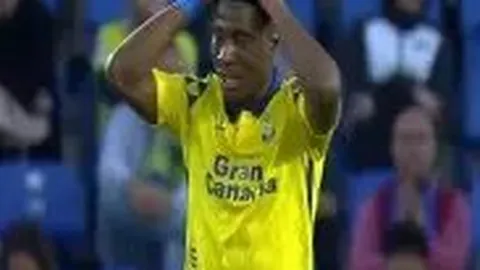 戴维森胜海港10号，阿奇兹失误离场，张呈栋受伤，邵佳一换人效果显著。